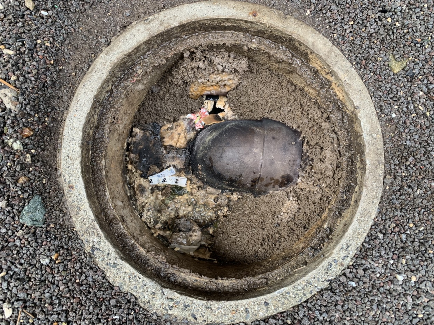 高圧洗浄前の排水管